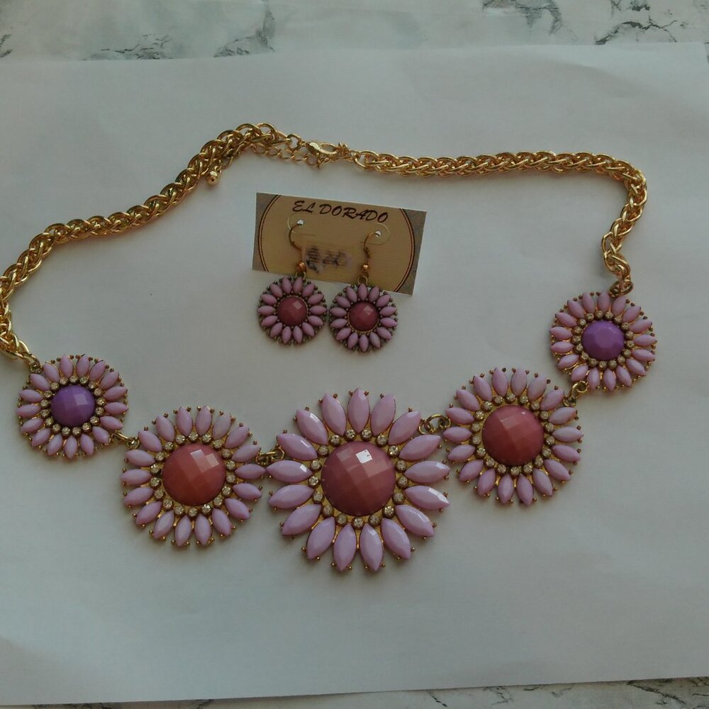 Gold Tone Purple Daisy Flower Station Choker Collar Necklace & Earrings (398)